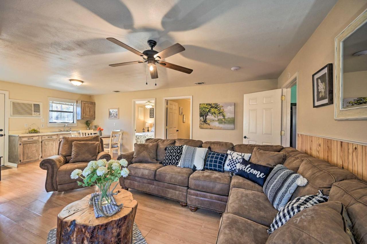 Pet Friendly Shady Oaks Cabin in Broken Bow Buitenkant foto