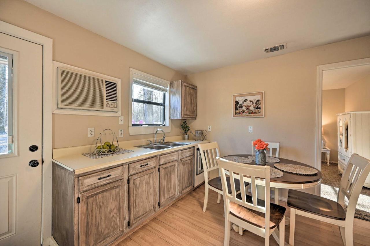 Pet Friendly Shady Oaks Cabin in Broken Bow Buitenkant foto