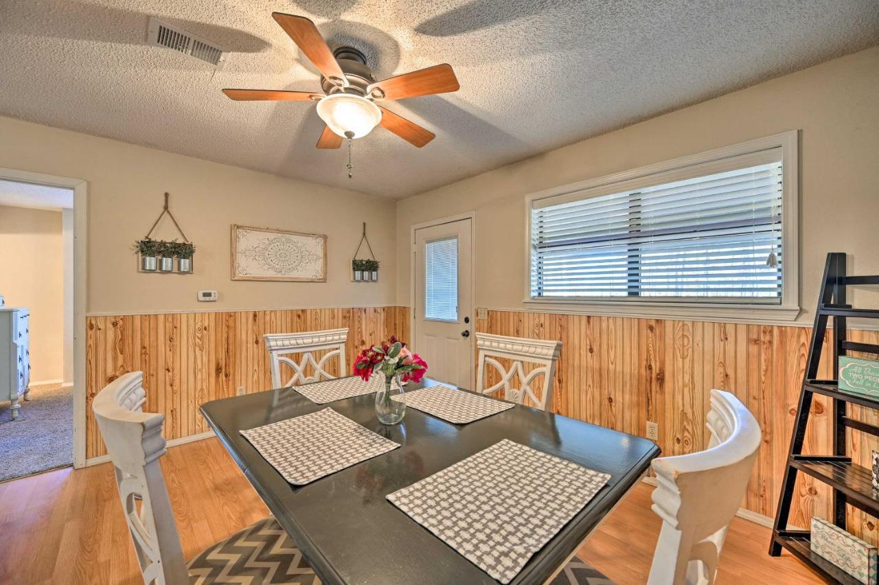 Pet Friendly Shady Oaks Cabin in Broken Bow Buitenkant foto