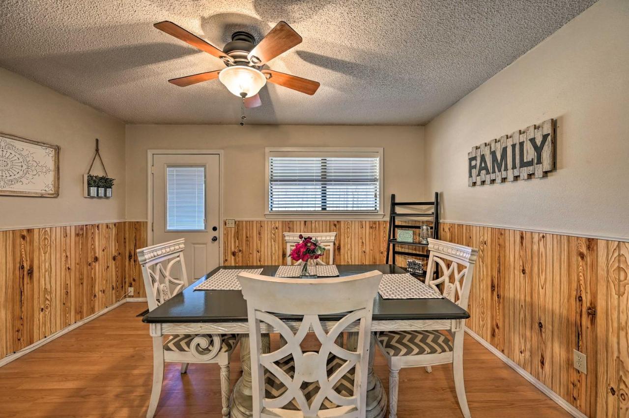 Pet Friendly Shady Oaks Cabin in Broken Bow Buitenkant foto