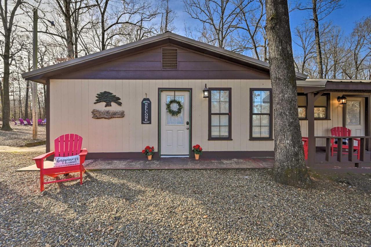 Pet Friendly Shady Oaks Cabin in Broken Bow Buitenkant foto