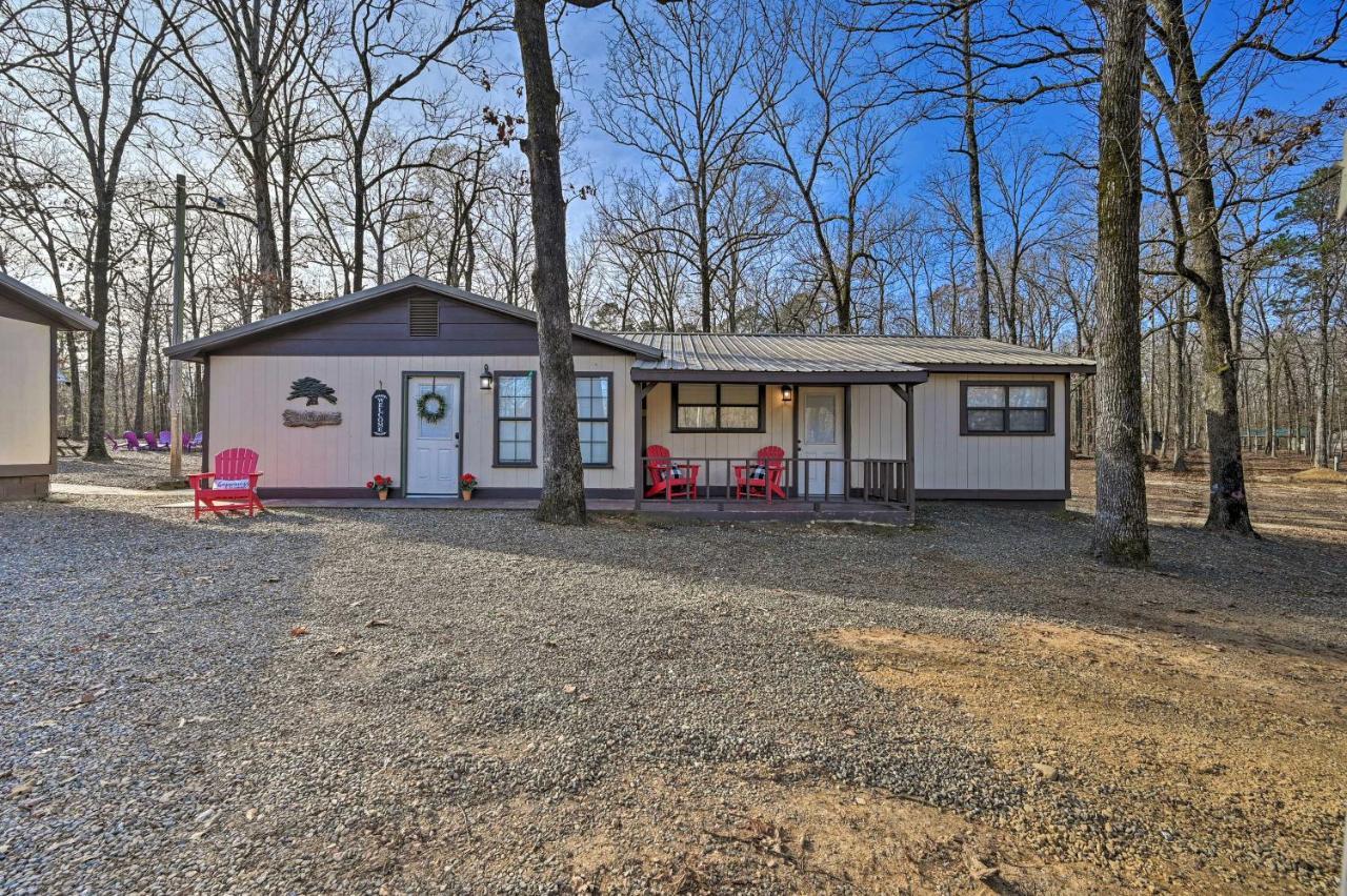 Pet Friendly Shady Oaks Cabin in Broken Bow Buitenkant foto