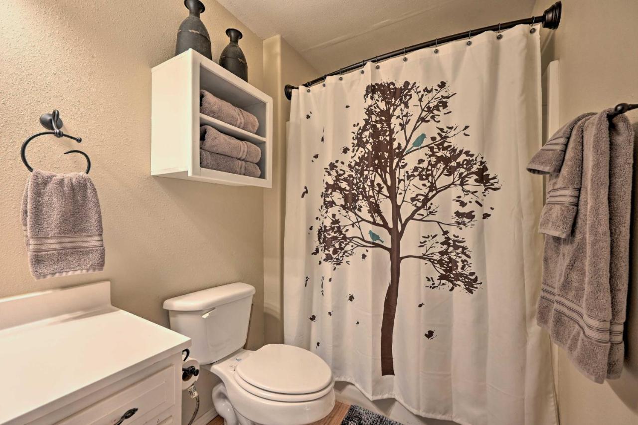 Pet Friendly Shady Oaks Cabin in Broken Bow Buitenkant foto